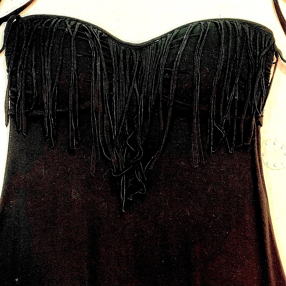 la Vie en ROSE, MEDIUM STRAPLESS DRESS with built in BRA.with fun fringe.
A+